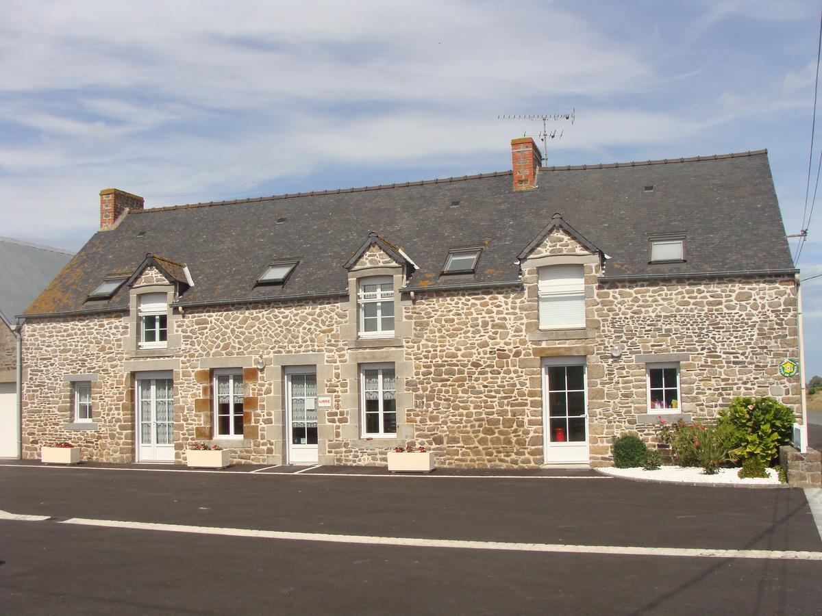Chambres d'hôtes Le Petit Angle Saint-Broladre Exterior foto